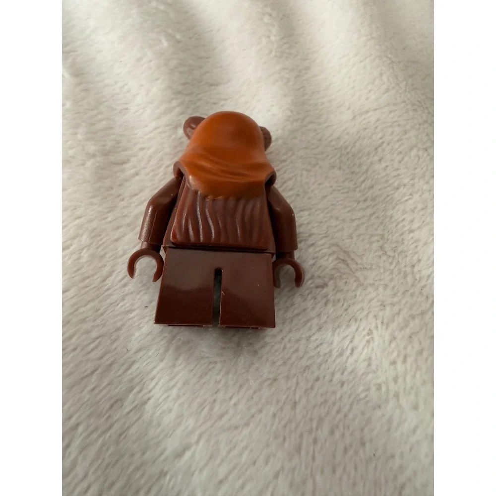 LEGO Star Wars Wicket Ewok Minifigure Reddish Brown Orange Hood Figure